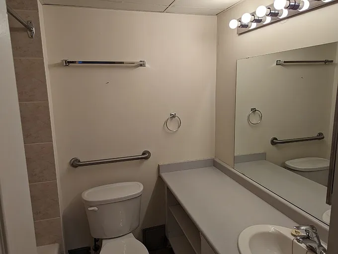 505 Simcoe St S #101 — Photo 6