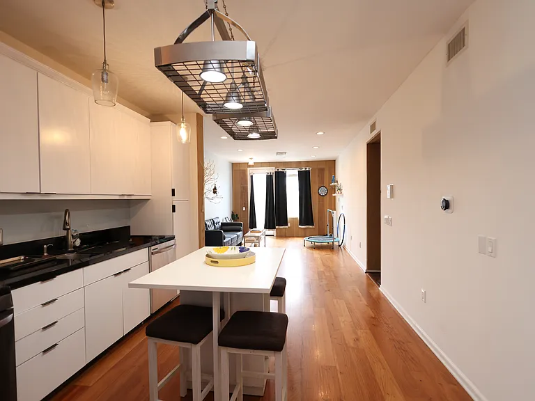 1901 Victoria Ave #105 — Photo 5