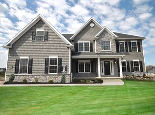 10 Christina Ln, Orchard Park, NY 14127