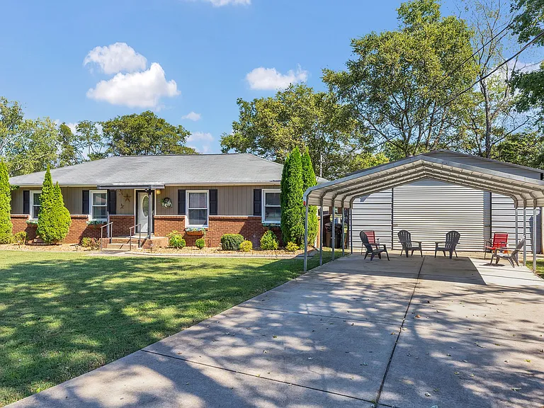 2891 Sunnyview Dr — Photo 2