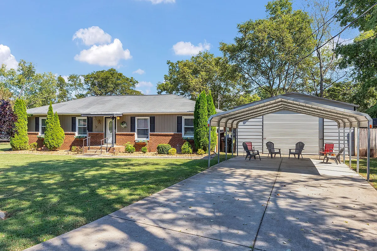 Building Photo - 2891 Sunnyview Dr