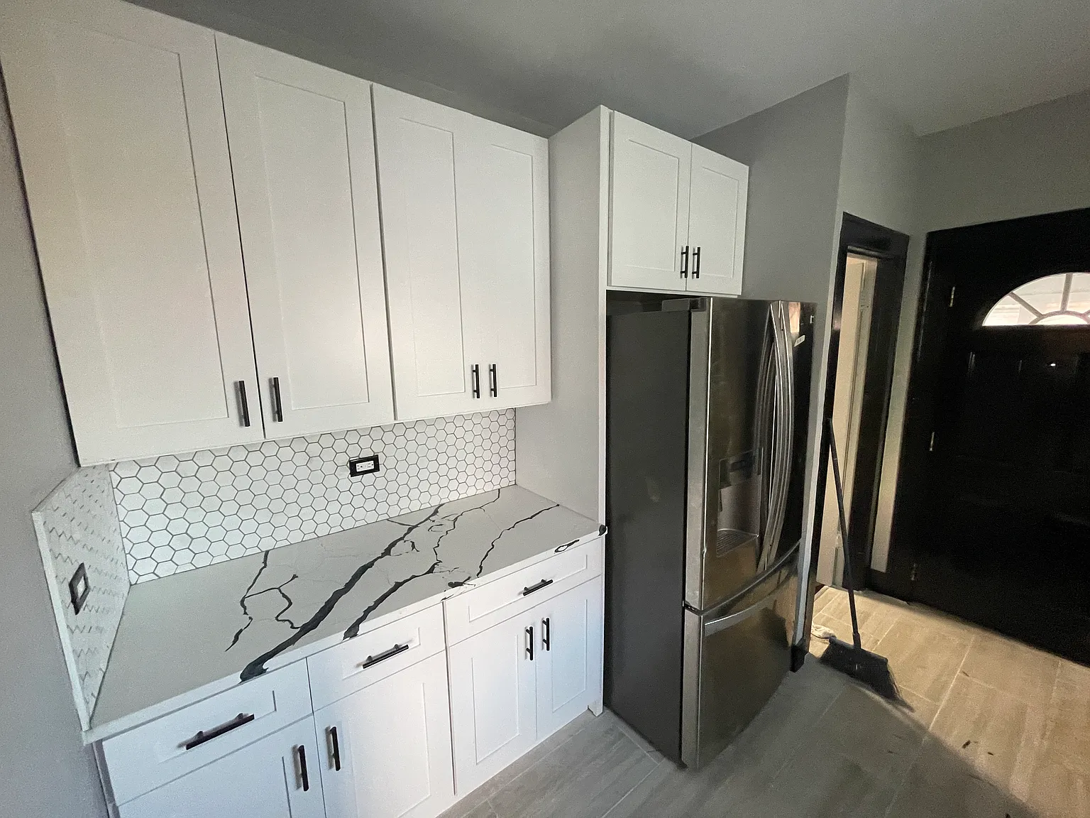 3 bed, 1008 sqft, $2,400 — Photo 3