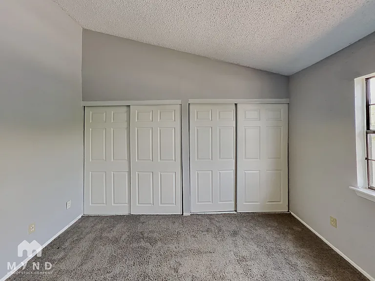 4714 Crested Rock Dr — Photo 31
