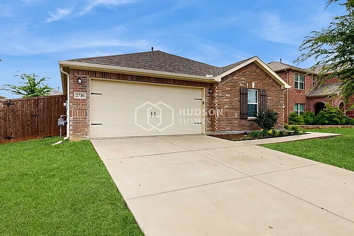 2716 Tobias Ln — Photo 3