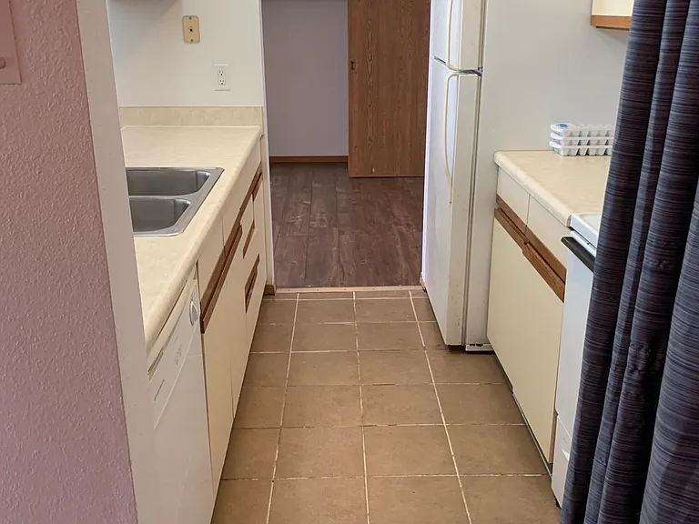 902 Benton Dr #33 — Photo 2