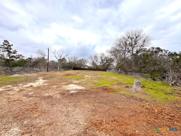 563 Oak Trail Dr, Canyon Lake, TX 78133