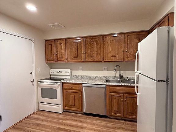 5th image of 706 E Algonquin Rd Unit 204