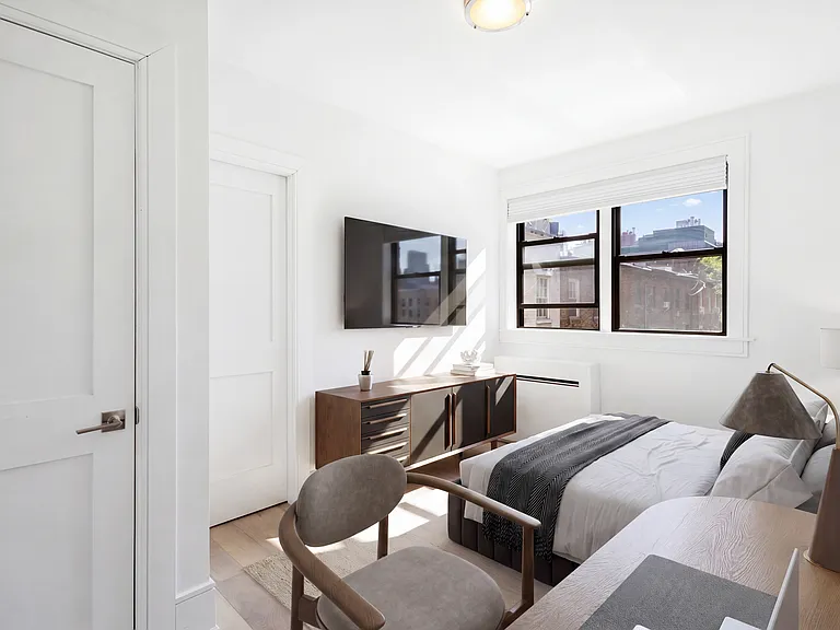 458 W 20th St #4D — Photo 6