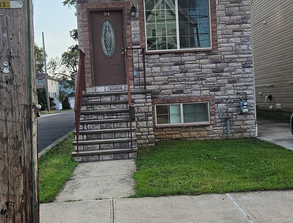 1st image of 94 Catherine St