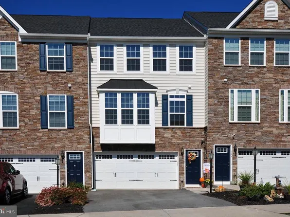 166 Trout Lily Dr, Lake Frederick, VA 22630