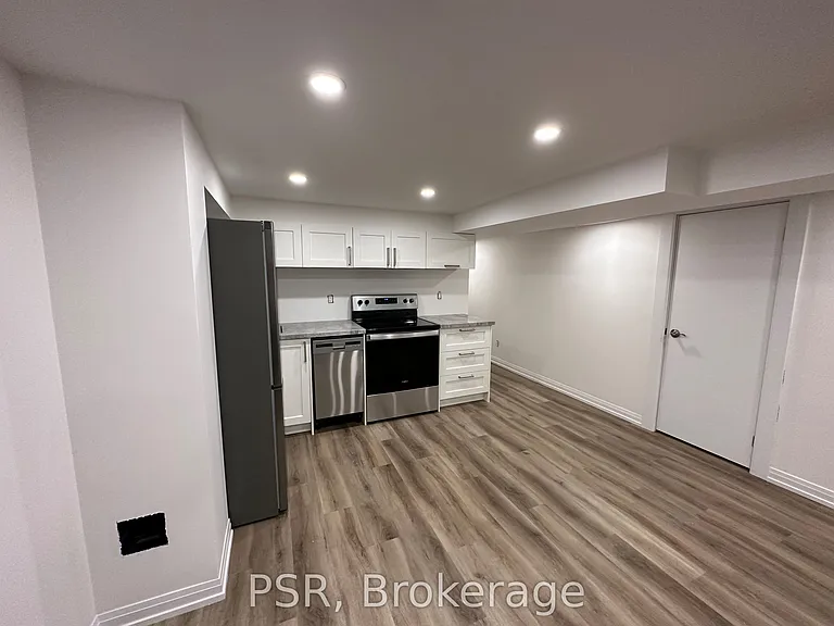 25 Coulson Ave #LOWER — Photo 8