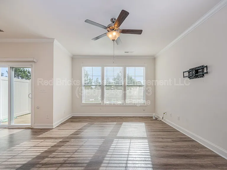 630 Cypress Glen Ln — Photo 7