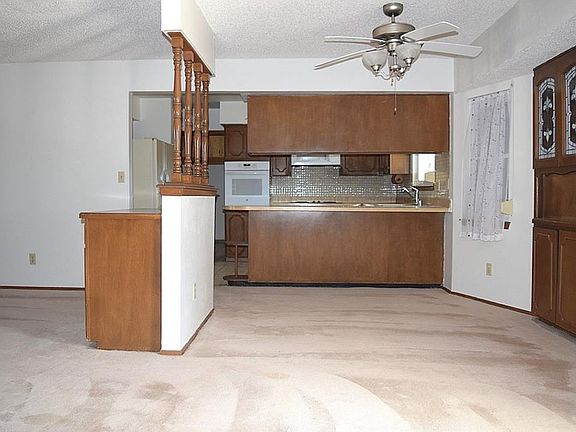 4th image of 4744 Lucy Dr