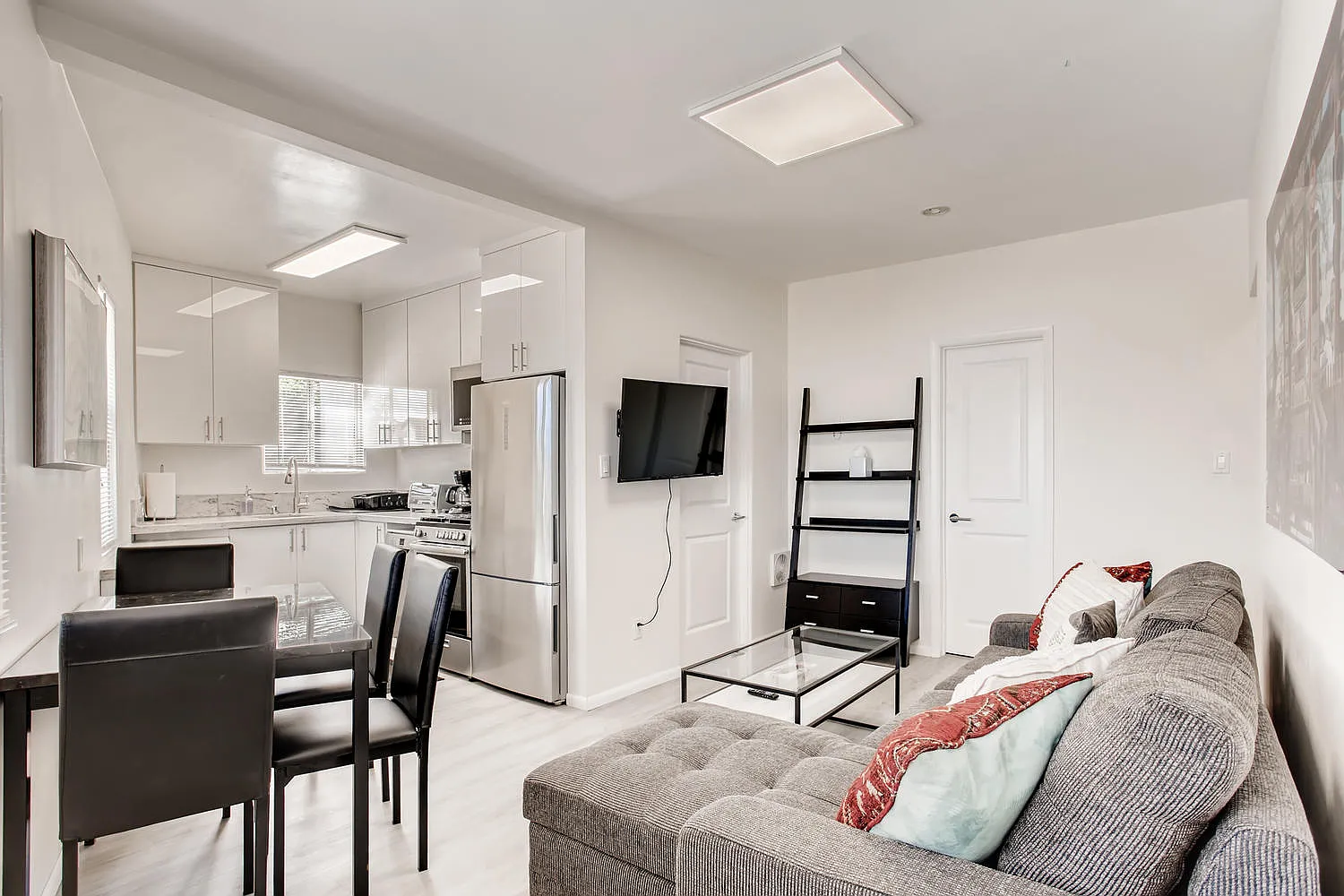 1 bed, 400 sqft, $2,599 — Photo 2