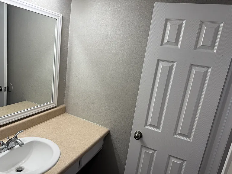 1316 N Norman Ave — Photo 7