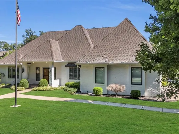 8302 W 98th Ter, Overland Park, KS 66212