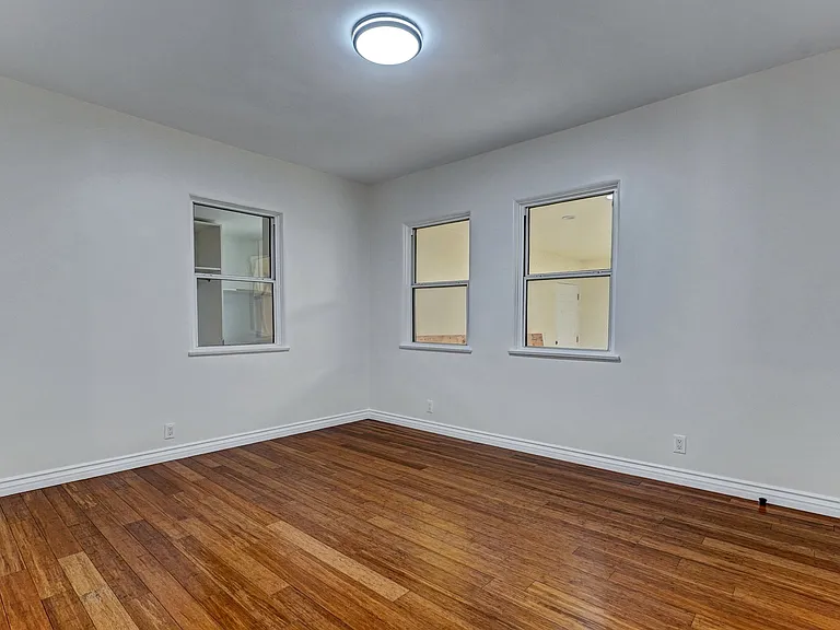 15340 Cohasset St — Photo 16