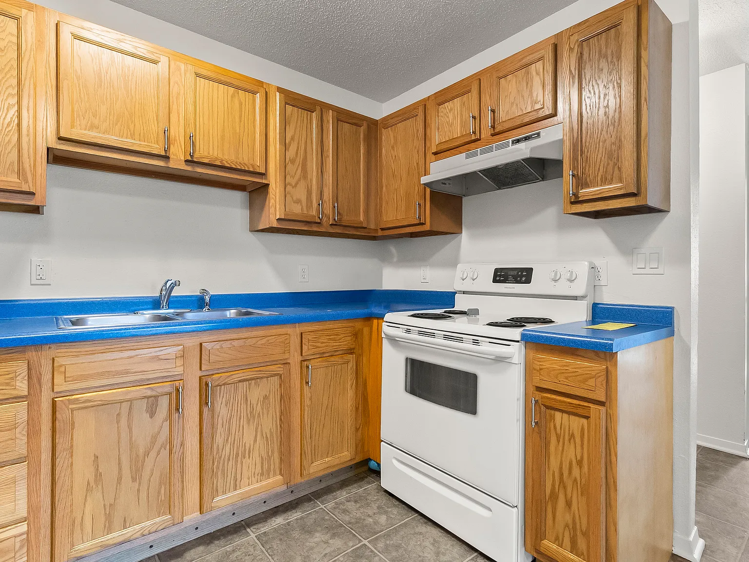 2 bed, 700 sqft, $895 — Photo 3