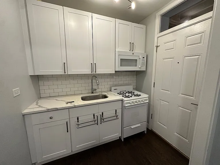 1383 W Greenleaf Ave #2N — Photo 13