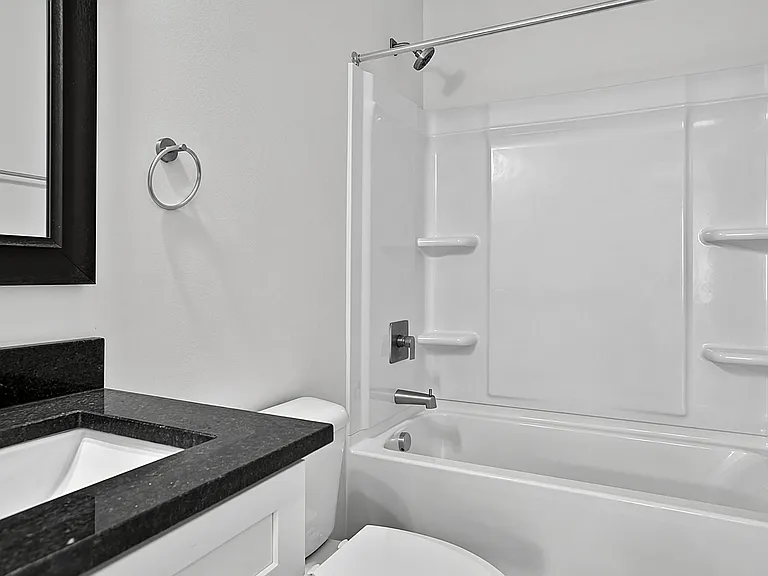3953 Unit B (Upper level)