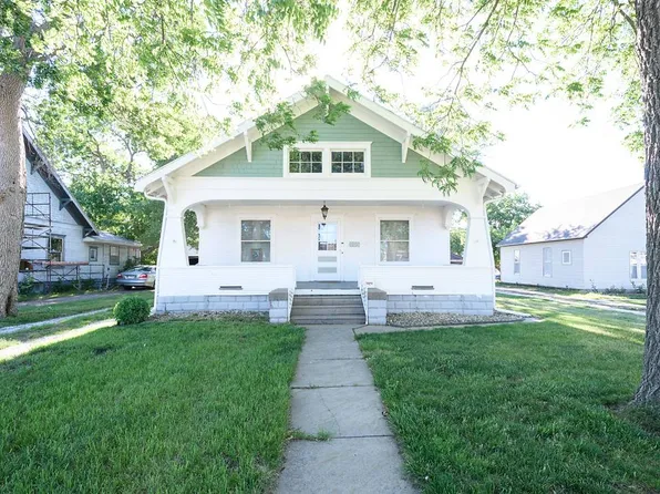 205 N Webster St, Blue Hill, NE 68930