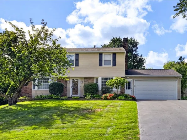 34 Little Briggins Cir, Fairport, NY 14450