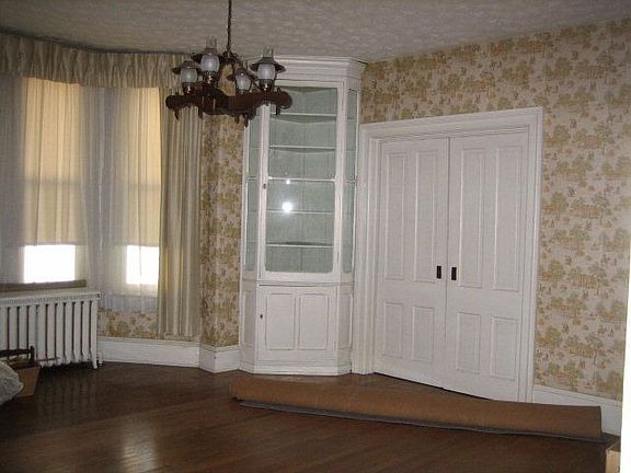 5th image of 171 Franklin St
