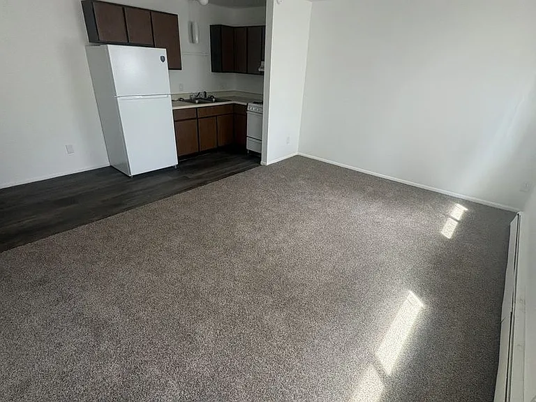210 S Monroe St — Photo 40