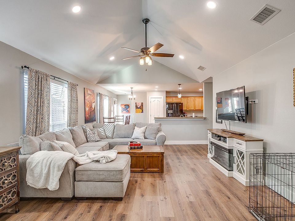 1st image of 407 Grayson Ct