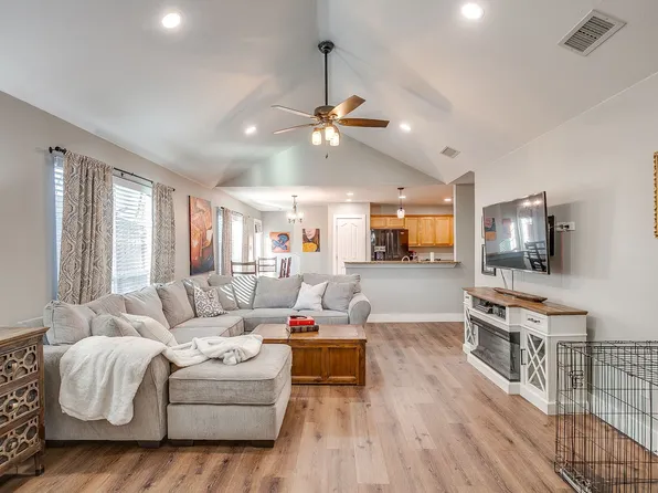 407 Grayson Ct, Joshua, TX 76058