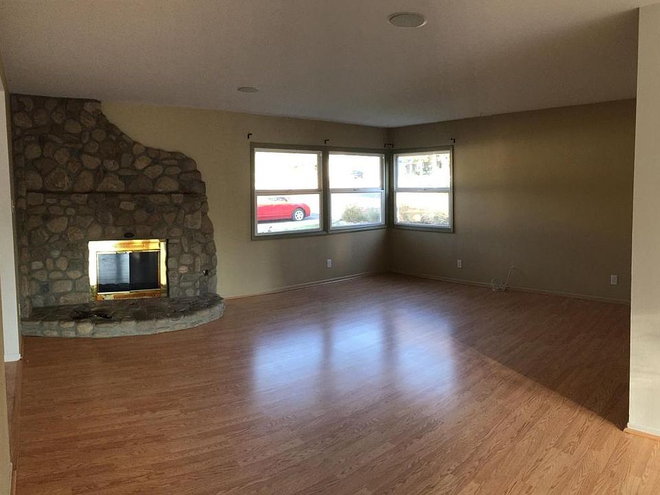 2nd image of 1410 Meadowbrook Rd