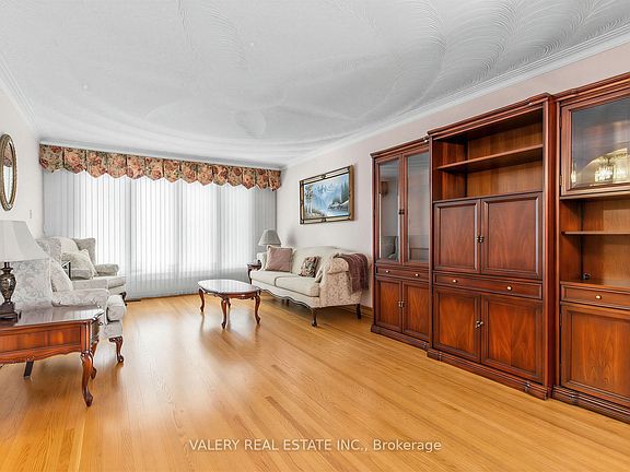 5th image of 370 Maple Leaf Dr