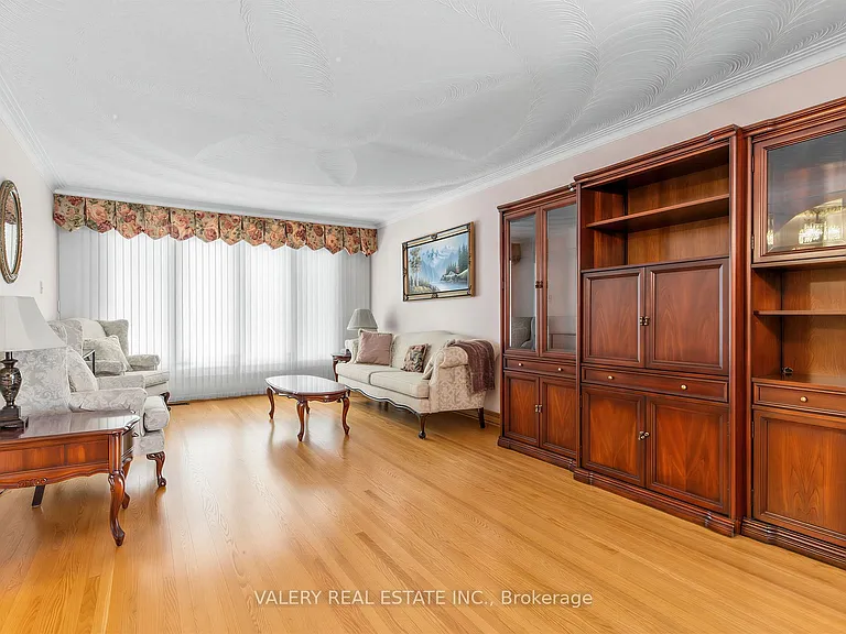 370 Maple Leaf Dr — Photo 5