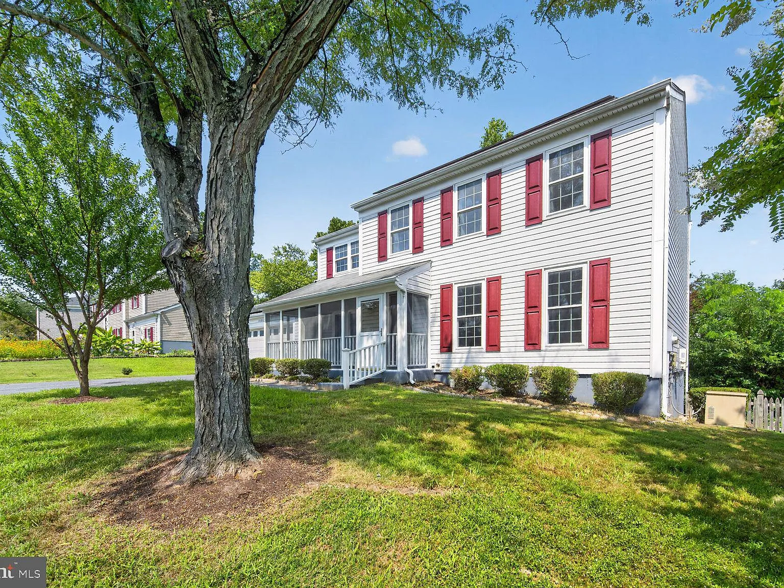 4 bed, 3.5 bath, 2226 sqft, $3,790 — Photo 3