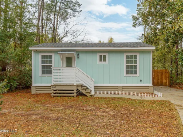 2621 N 11th St, Ocean Springs, MS 39564