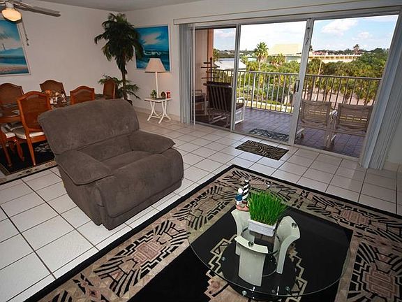 4th image of 19610 Gulf Blvd #303
