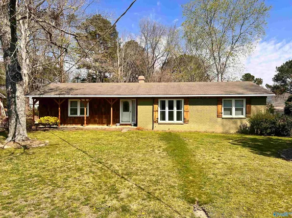 133 Plainview Dr SE, Owens Cross Roads, AL 35763
