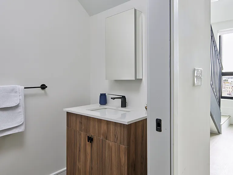 23 West — Photo 10
