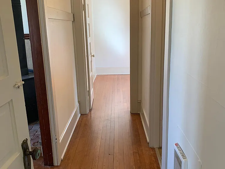 222 W 30th St — Photo 13
