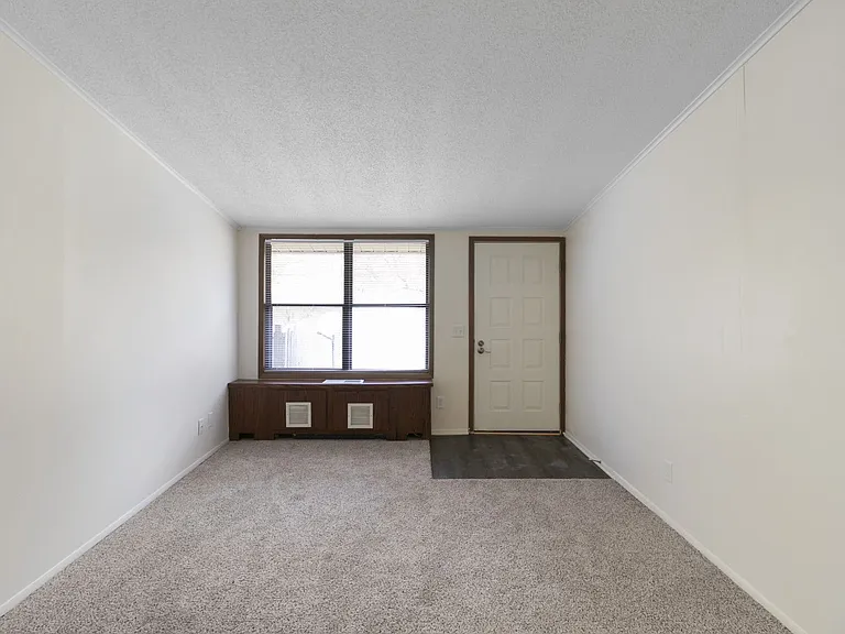 1373 Montgomery Ct — Photo 6
