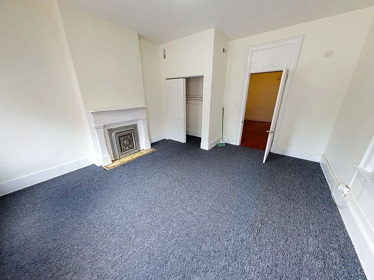 2431 Vine St — Photo 7