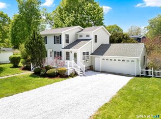 5 Central Avenue, East Lyme, CT 06357