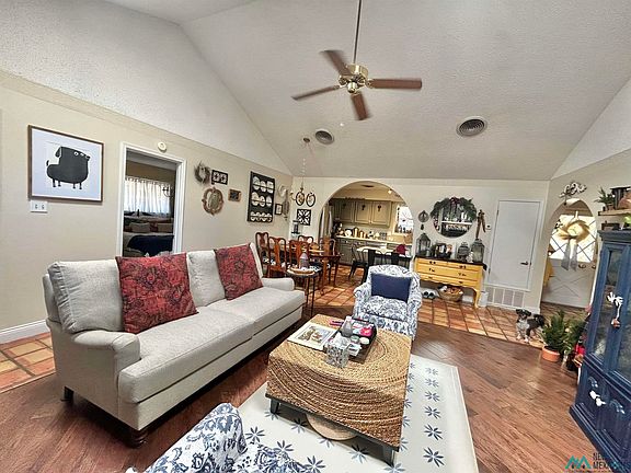 4th image of 3306 N Belmont Pl
