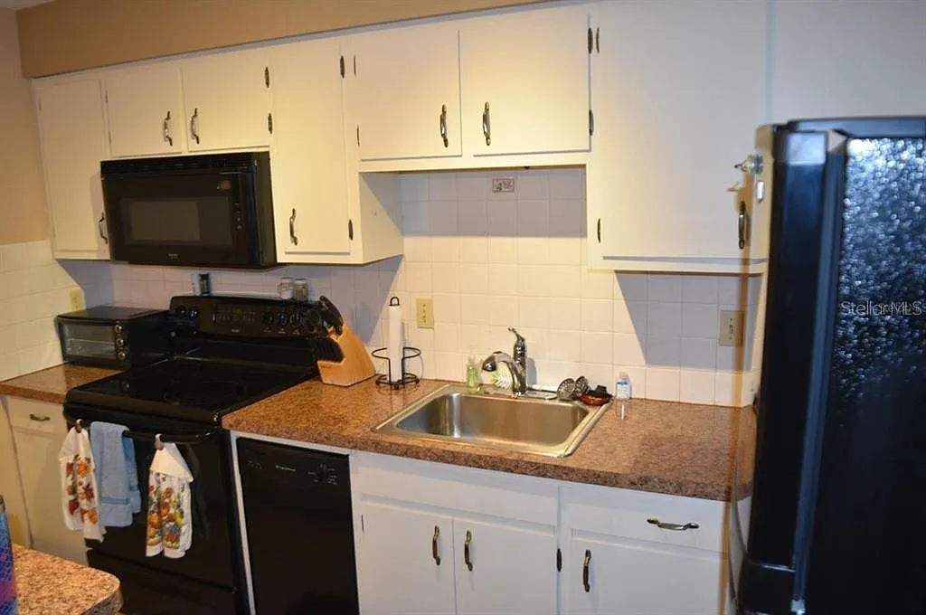 2 bed, 1.0 bath, 825 sqft, $1,300 — Photo 4
