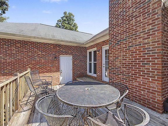 4th image of 223 Winnstead Dr