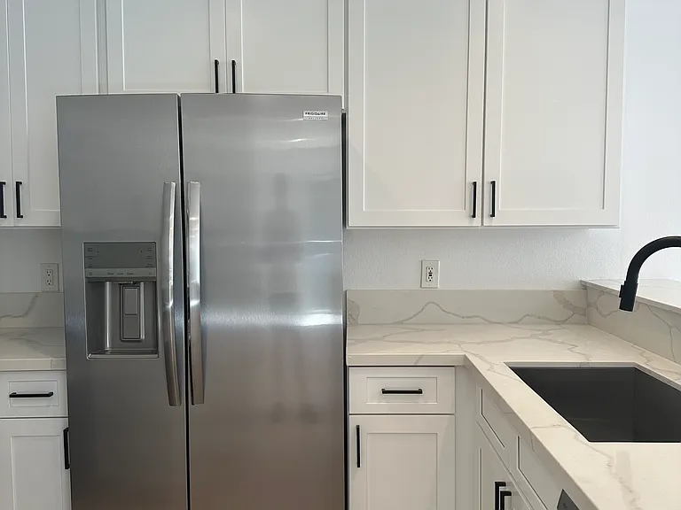 1212 Gower St — Photo 9
