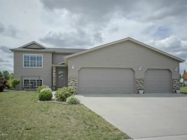 1911 Street Cir S #35, Moorhead, MN 56560
