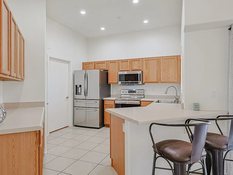 kitchen and breakfast bar