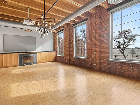 3rd image of 200 River Place Dr APT 6