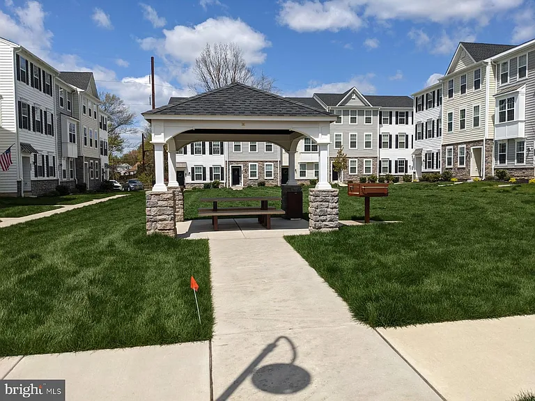 9 Stockton Ln — Photo 29